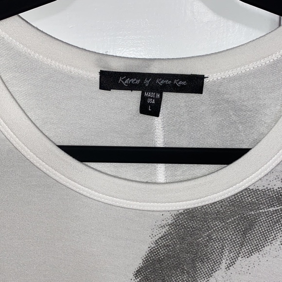 Karen Kane white top with feathers - Picture 6 of 8